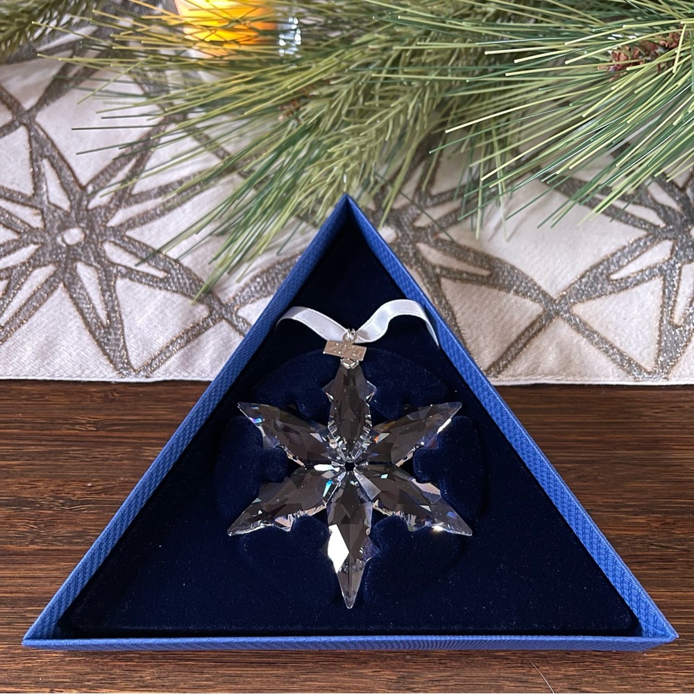 NIB 2015 Swarovski Annual Christmas Snowflake Ornament